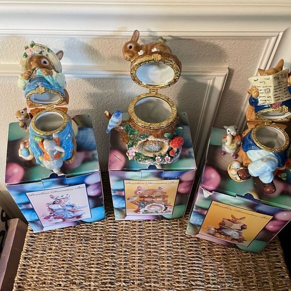 Cardinal Works Company Porcelain Bunny Rabbit Trinket Figures set of 3! - Picture 9 of 15